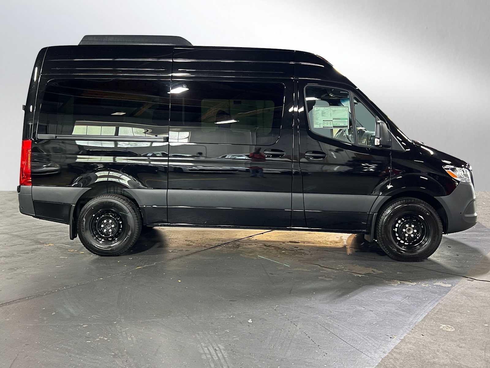 2025 Mercedes-Benz Sprinter 2500 Standard Roof I4 Diesel HO 144" RWD