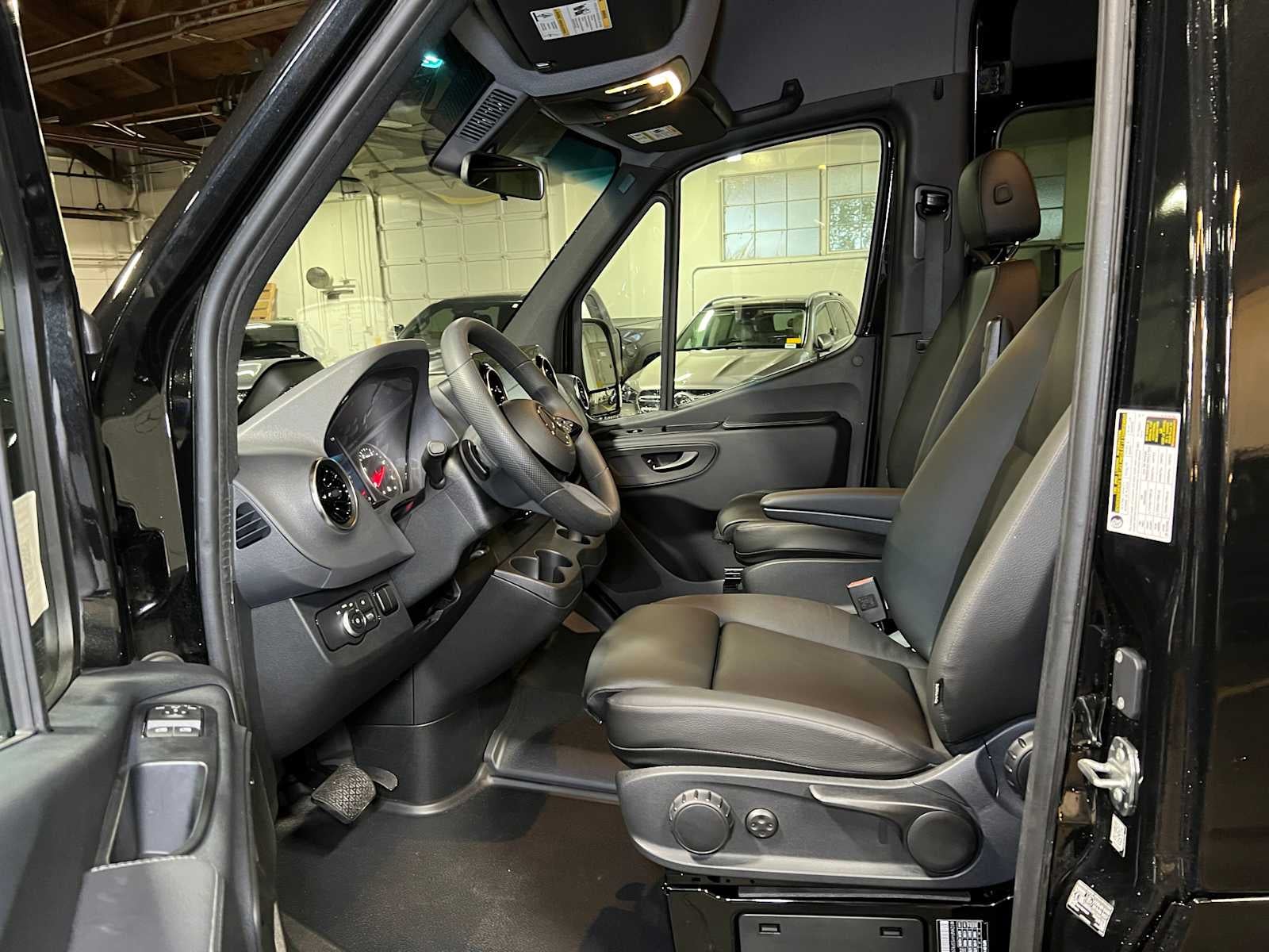 2025 Mercedes-Benz Sprinter 2500 Standard Roof I4 Diesel HO 144" RWD