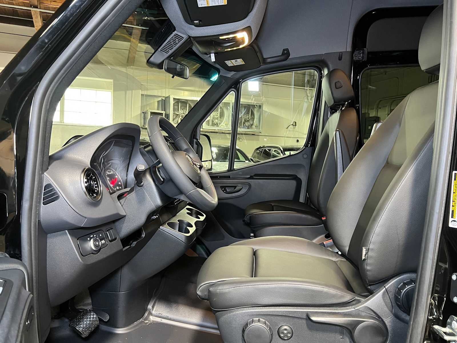 2025 Mercedes-Benz Sprinter 2500 Standard Roof I4 Diesel HO 144" RWD