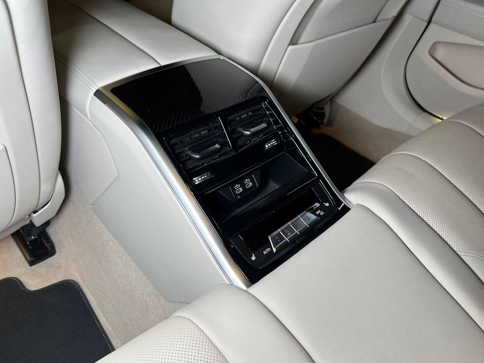2022 BMW M850i xDrive M850i