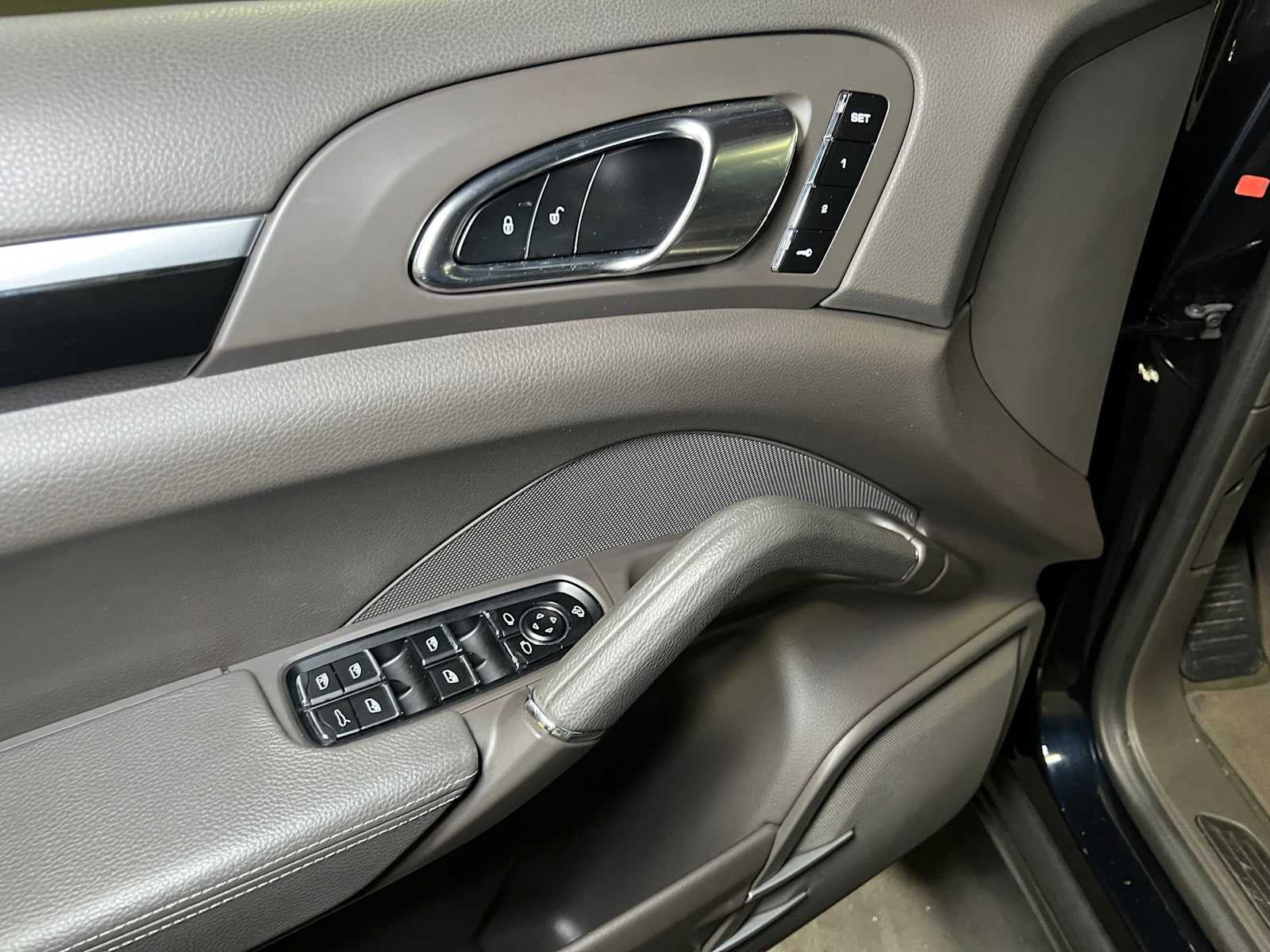 2018 Porsche Cayenne Platinum Edition