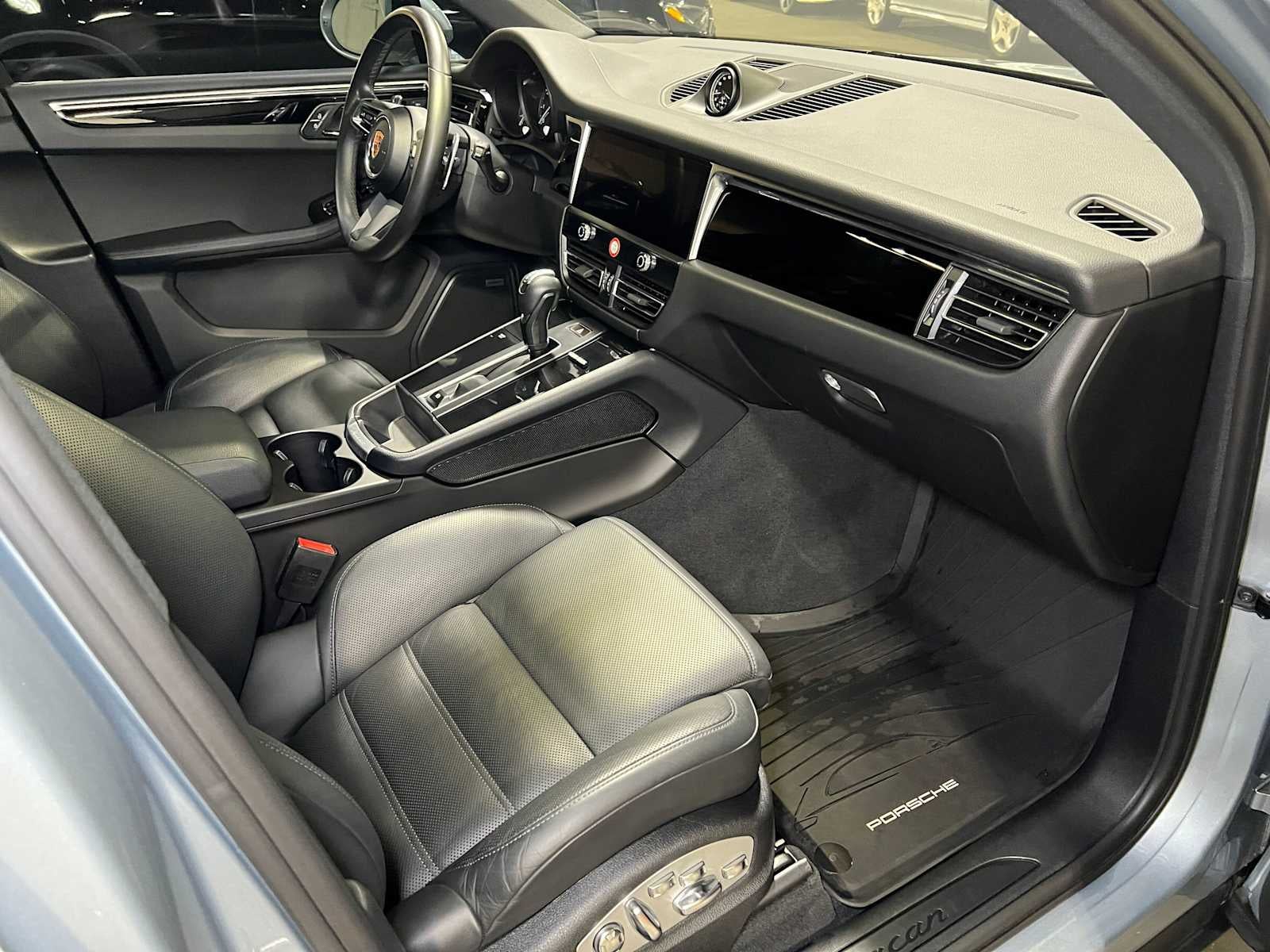 2022 Porsche Macan AWD