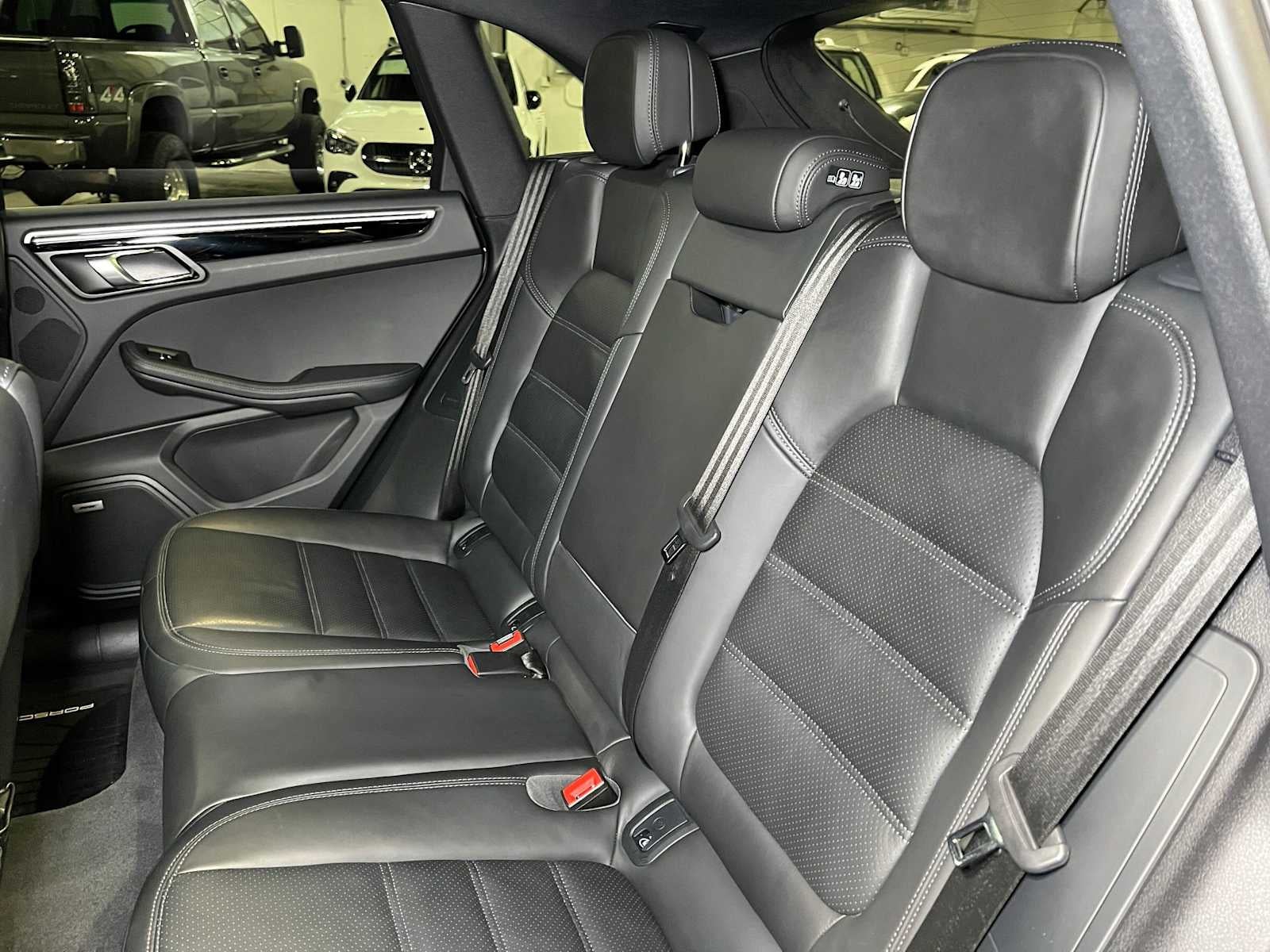 2022 Porsche Macan AWD