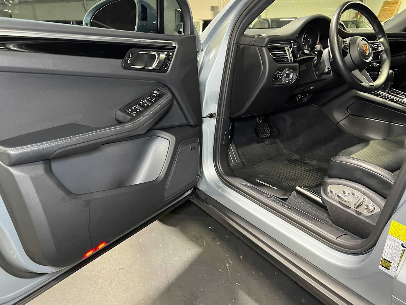 2022 Porsche Macan AWD