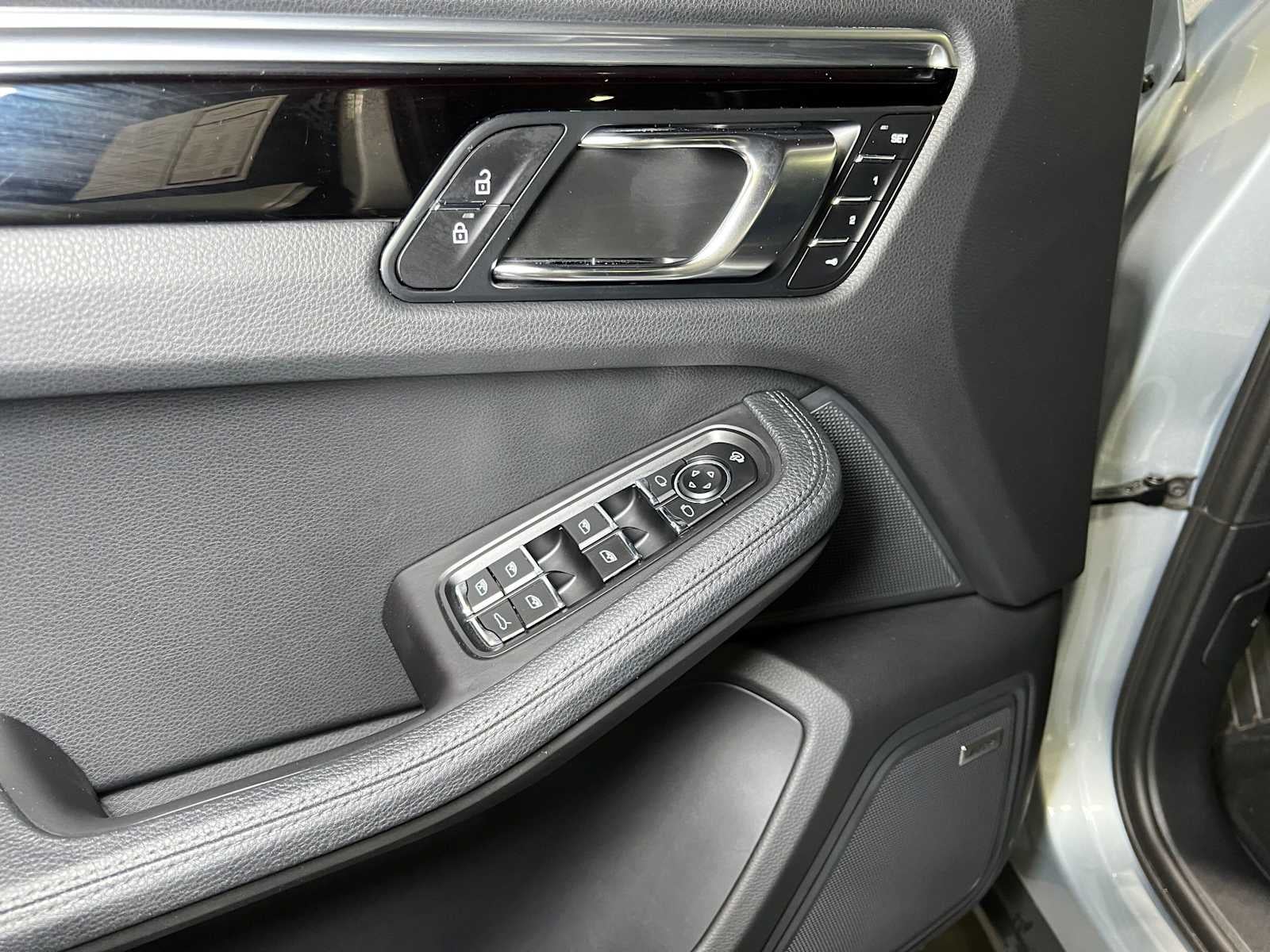 2022 Porsche Macan AWD