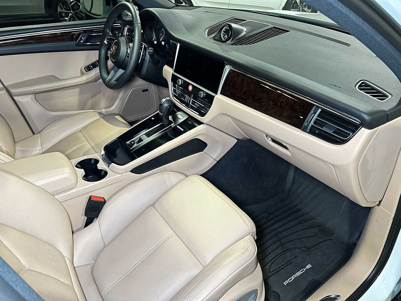 2025 Porsche Macan AWD