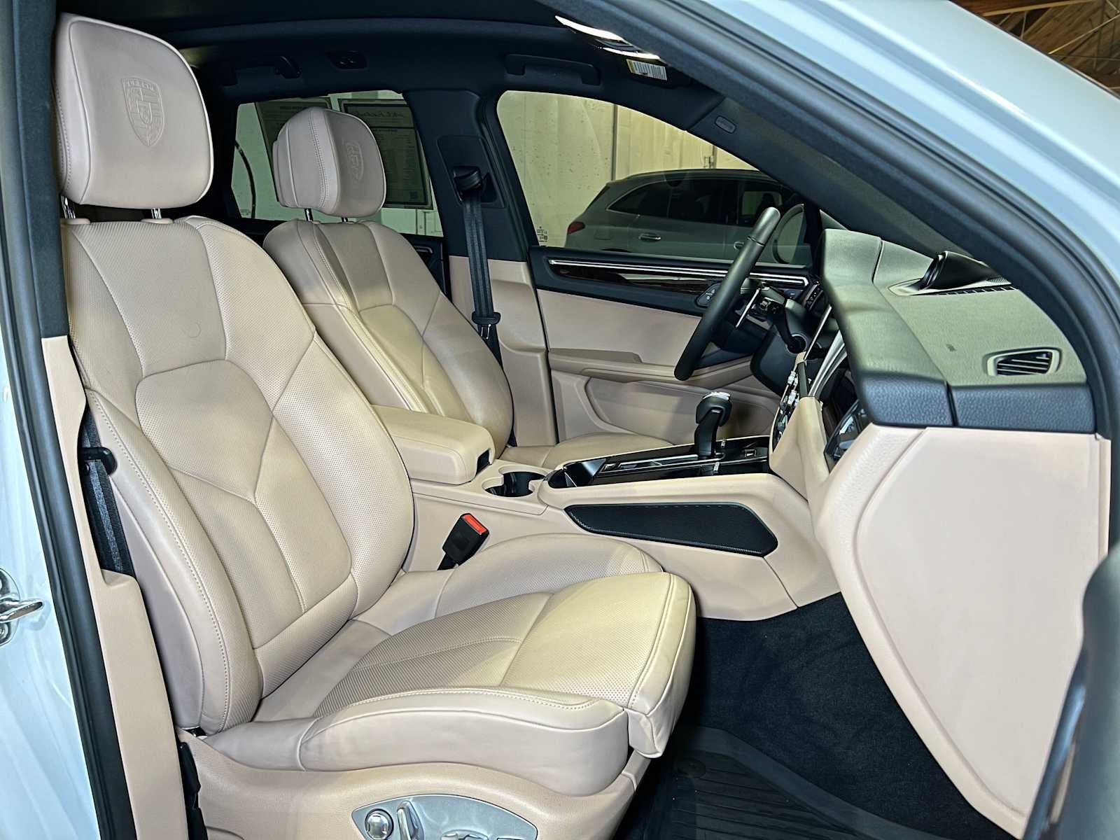 2025 Porsche Macan AWD