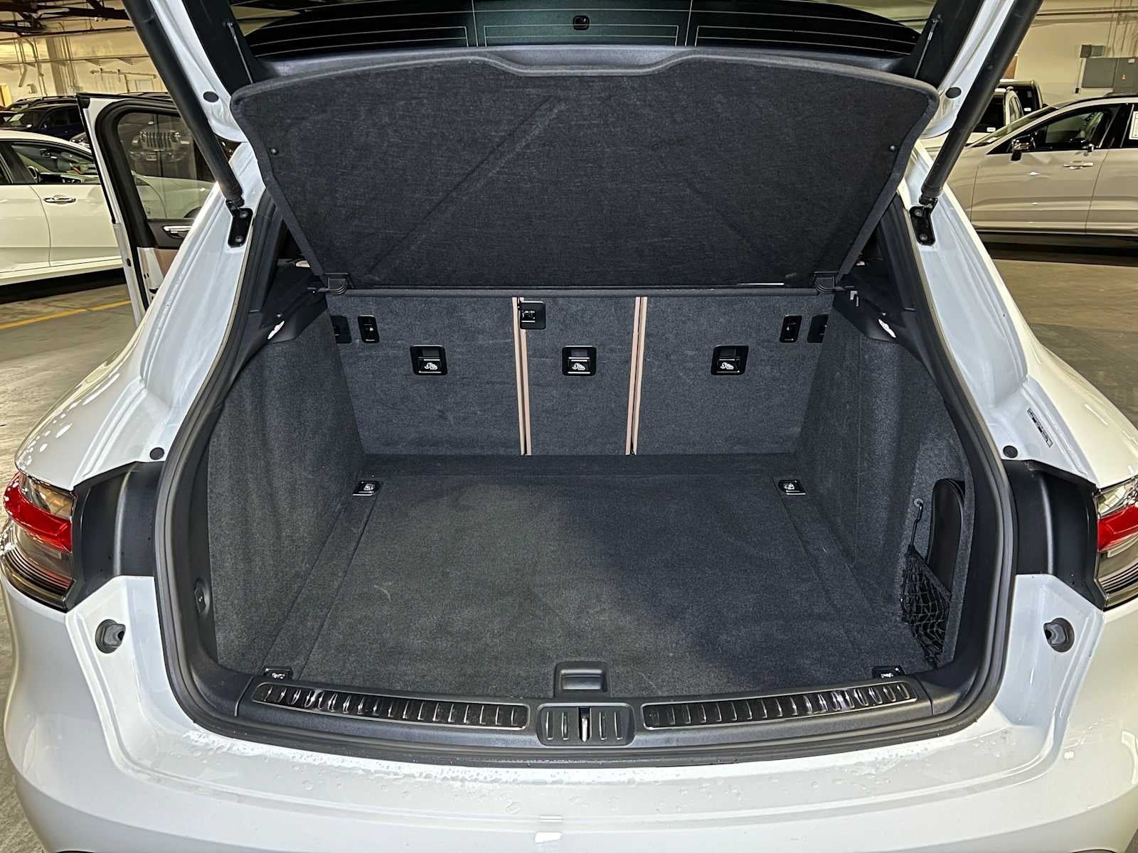 2025 Porsche Macan AWD