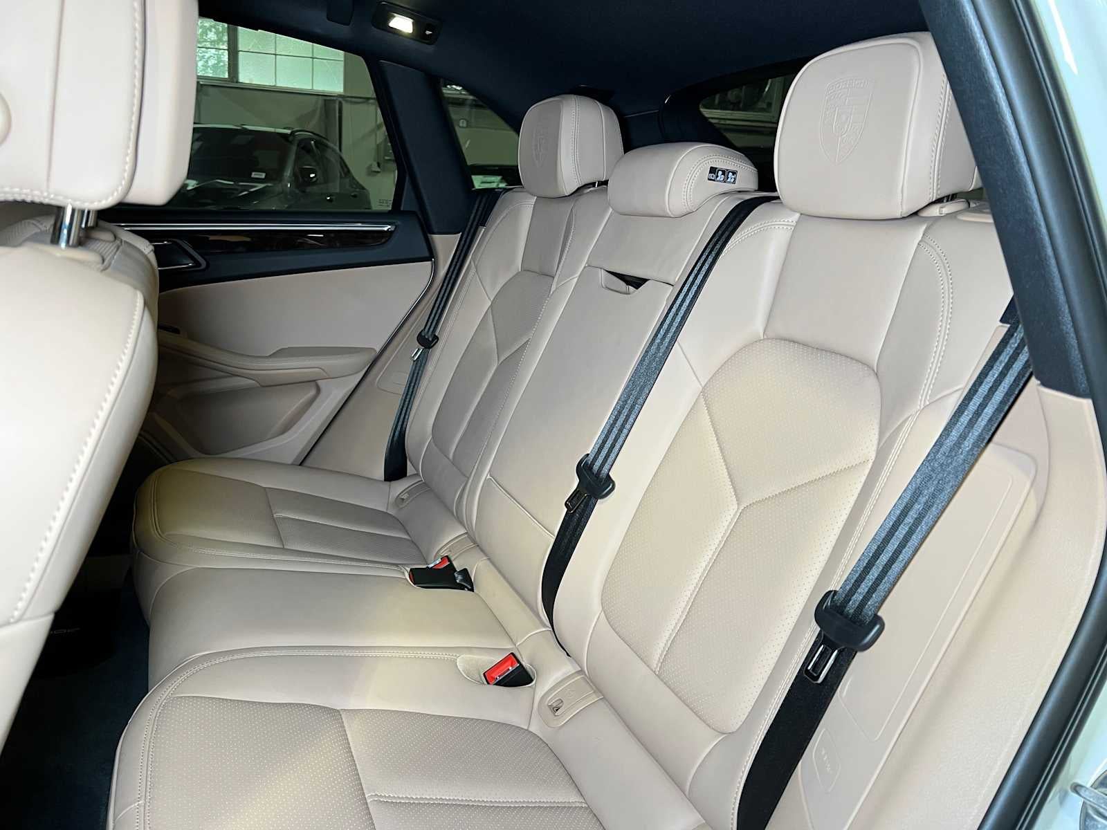 2025 Porsche Macan AWD