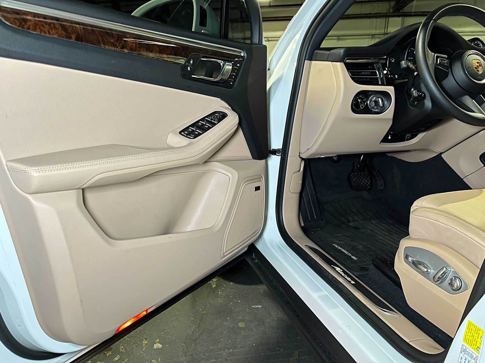 2025 Porsche Macan AWD