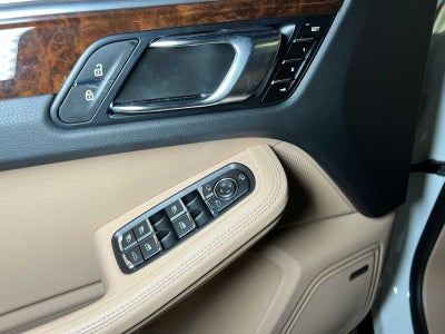 2025 Porsche Macan AWD
