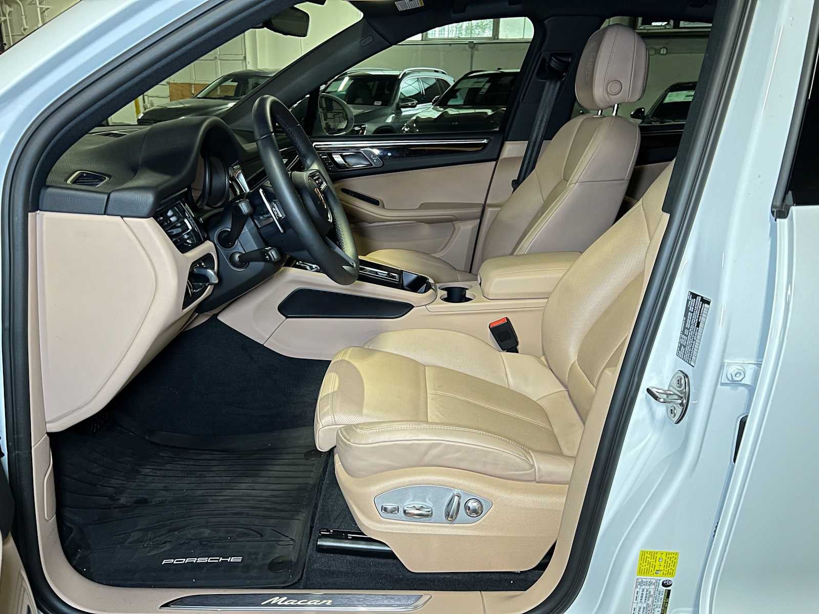2025 Porsche Macan AWD