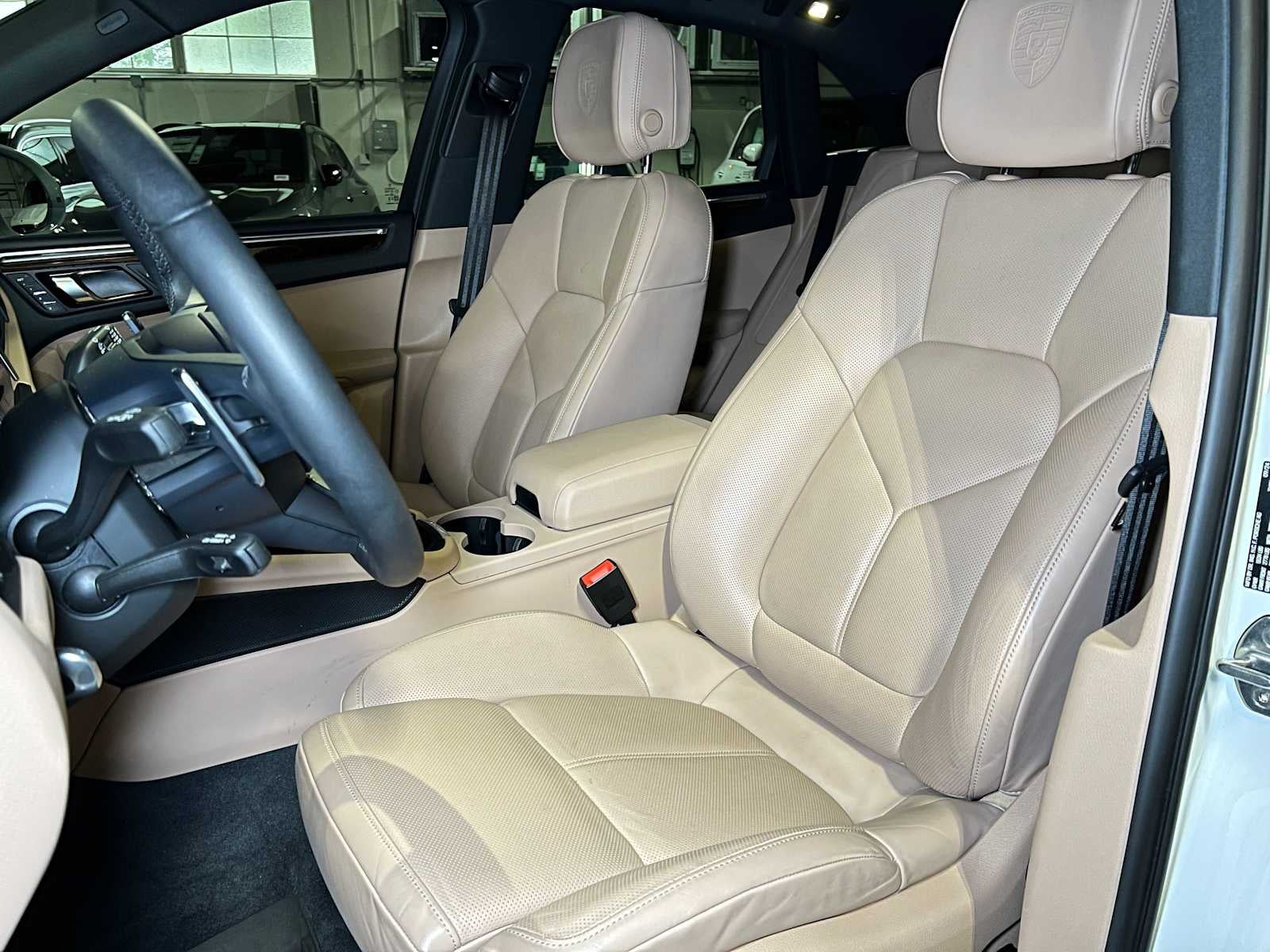 2025 Porsche Macan AWD