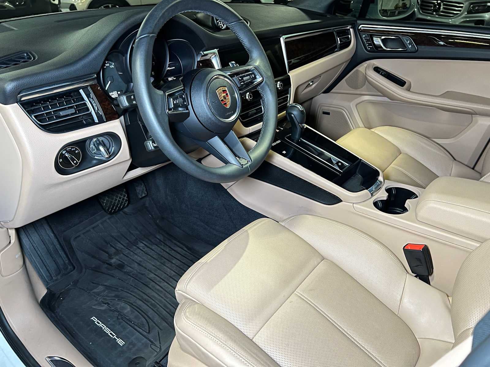 2025 Porsche Macan AWD