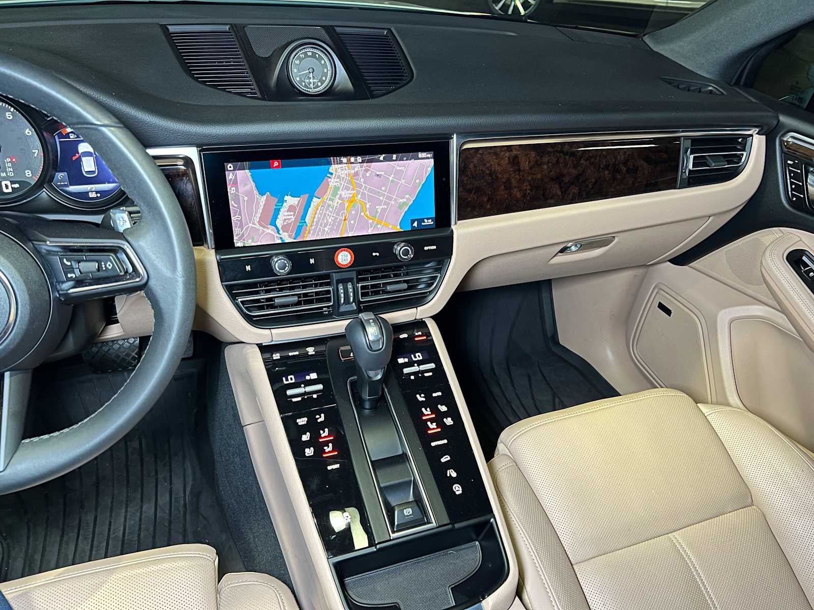 2025 Porsche Macan AWD