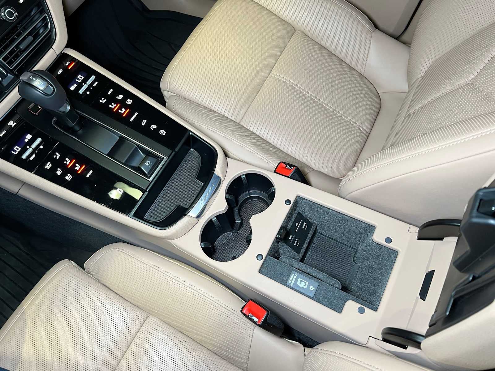2025 Porsche Macan AWD