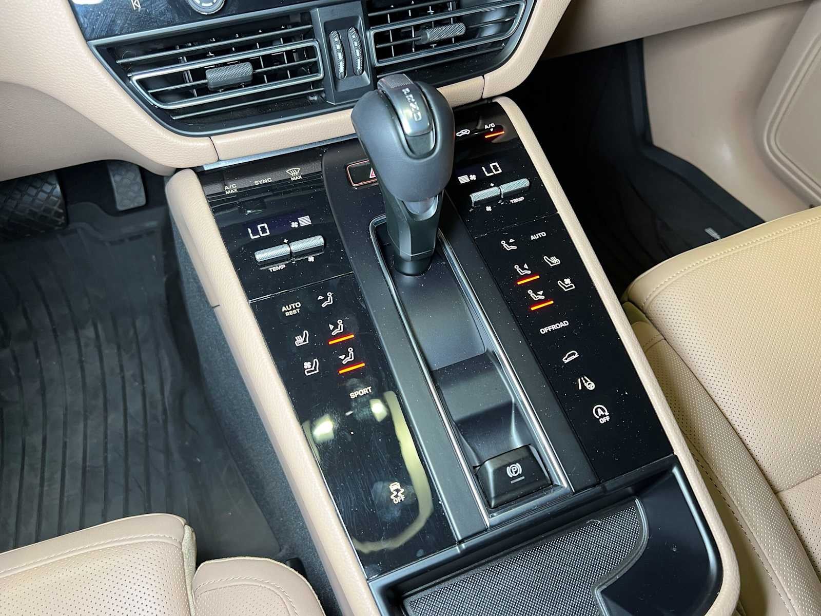 2025 Porsche Macan AWD