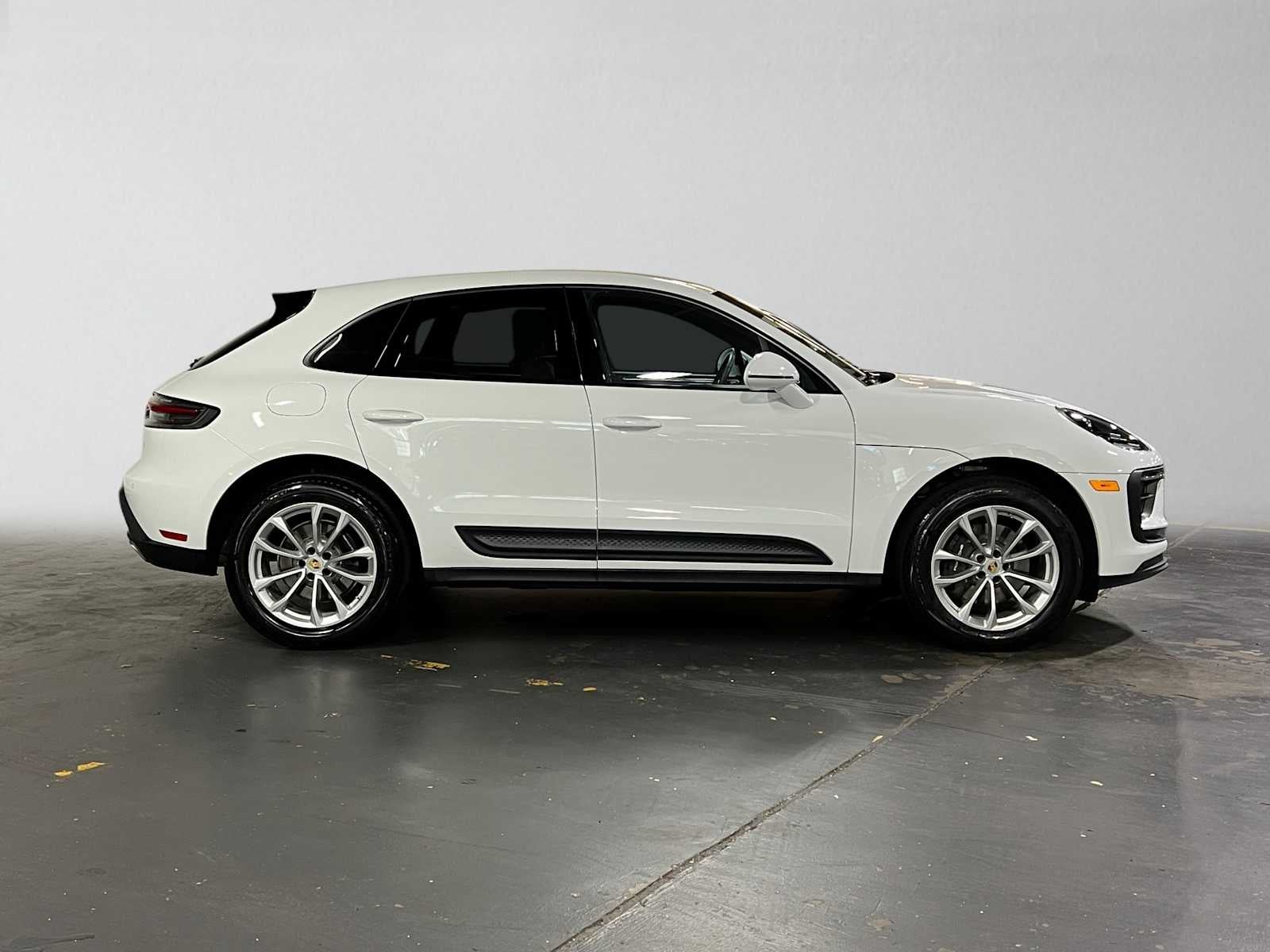 2025 Porsche Macan AWD