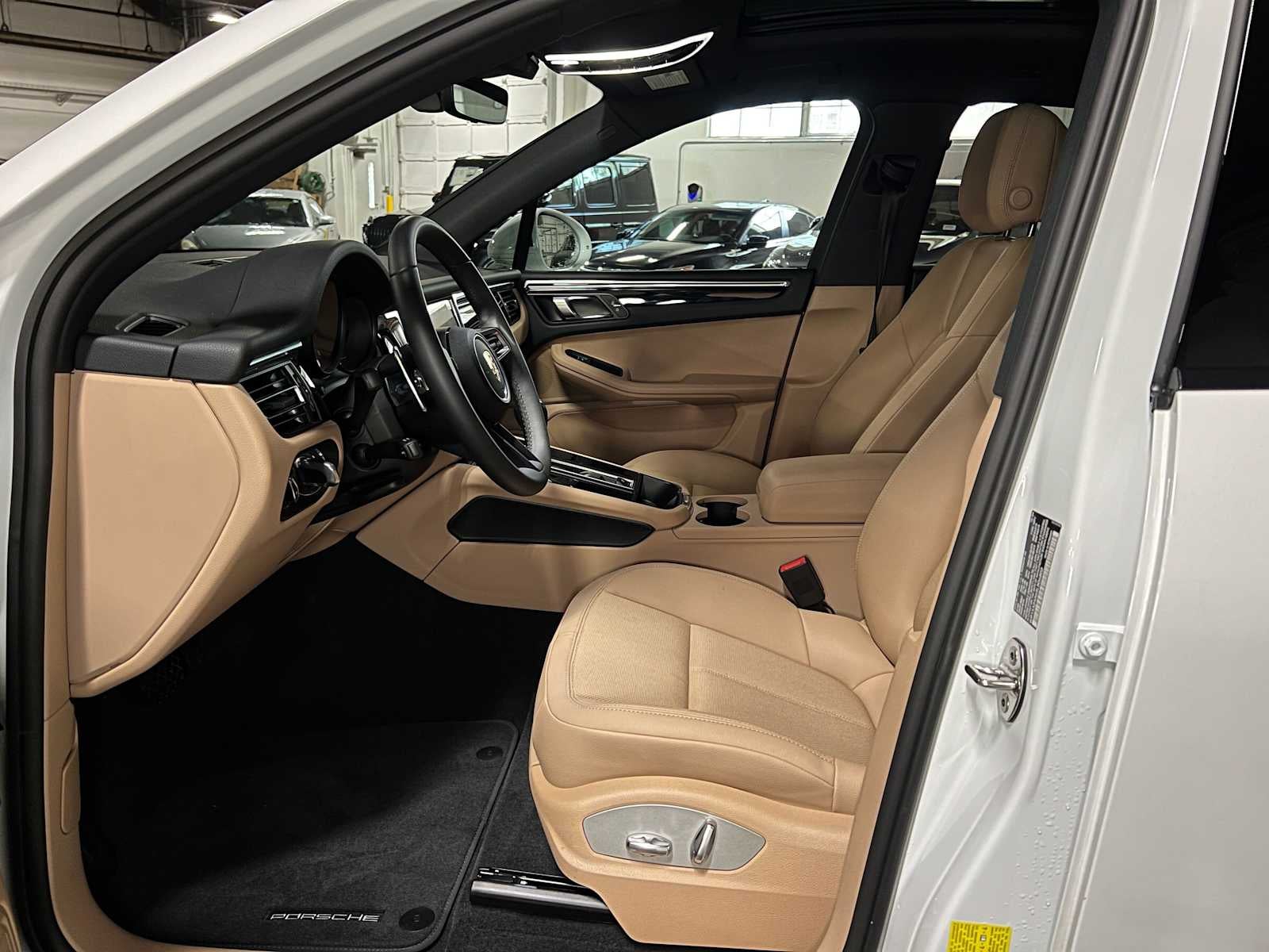 2025 Porsche Macan AWD