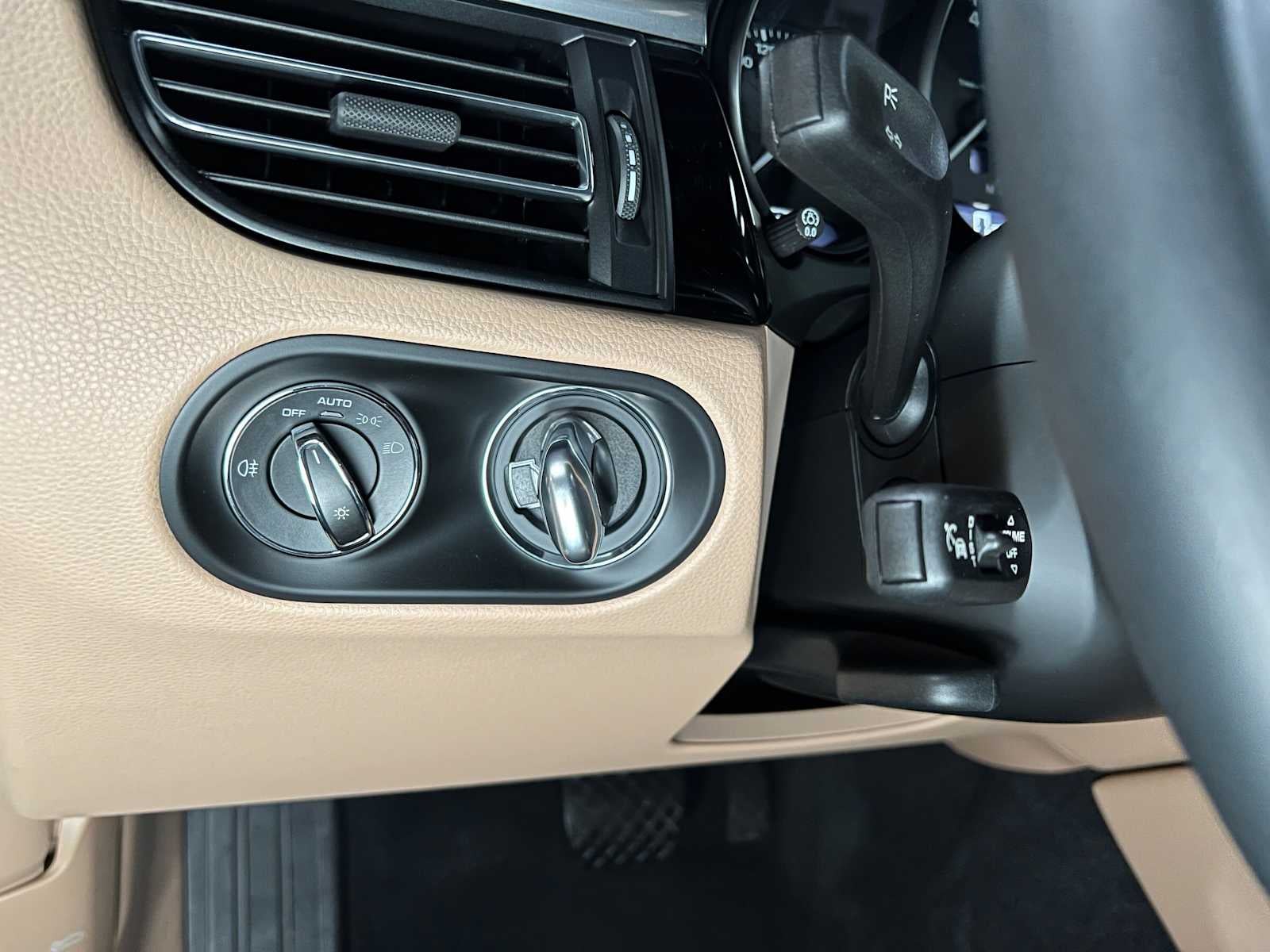 2025 Porsche Macan AWD