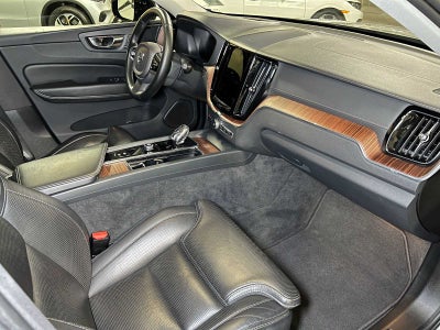 2023 Volvo XC60 Ultimate Dark Theme