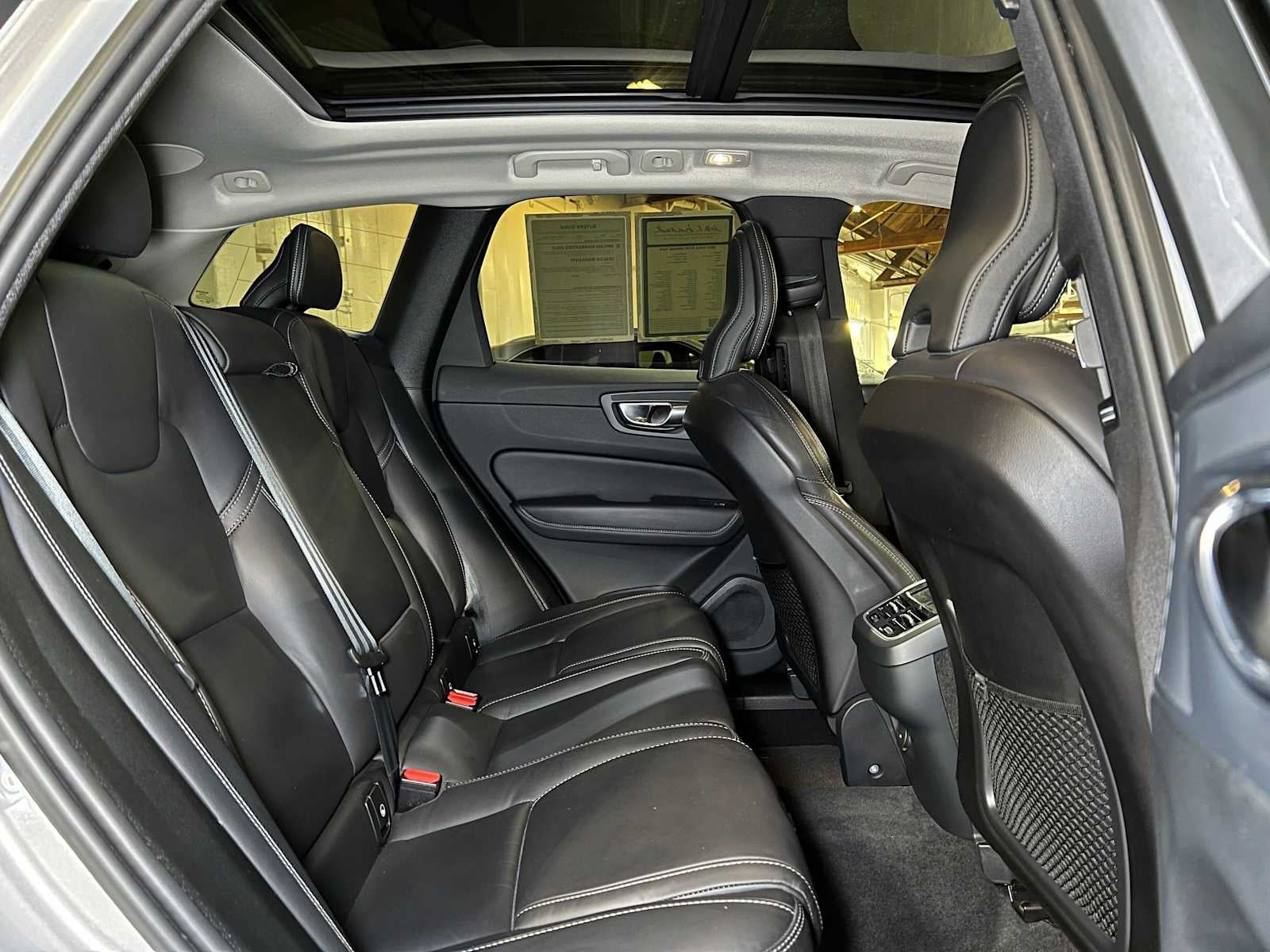 2023 Volvo XC60 Ultimate Dark Theme