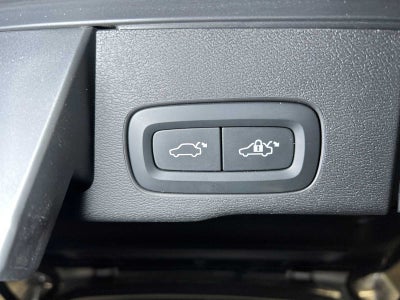 2023 Volvo XC60 Ultimate Dark Theme