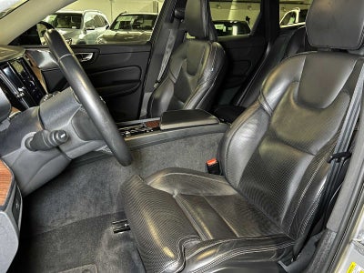 2023 Volvo XC60 Ultimate Dark Theme