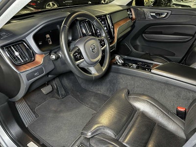 2023 Volvo XC60 Ultimate Dark Theme
