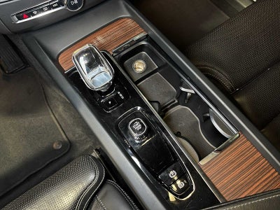 2023 Volvo XC60 Ultimate Dark Theme