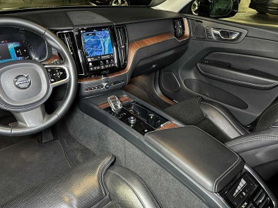 2023 Volvo XC60 Ultimate Dark Theme