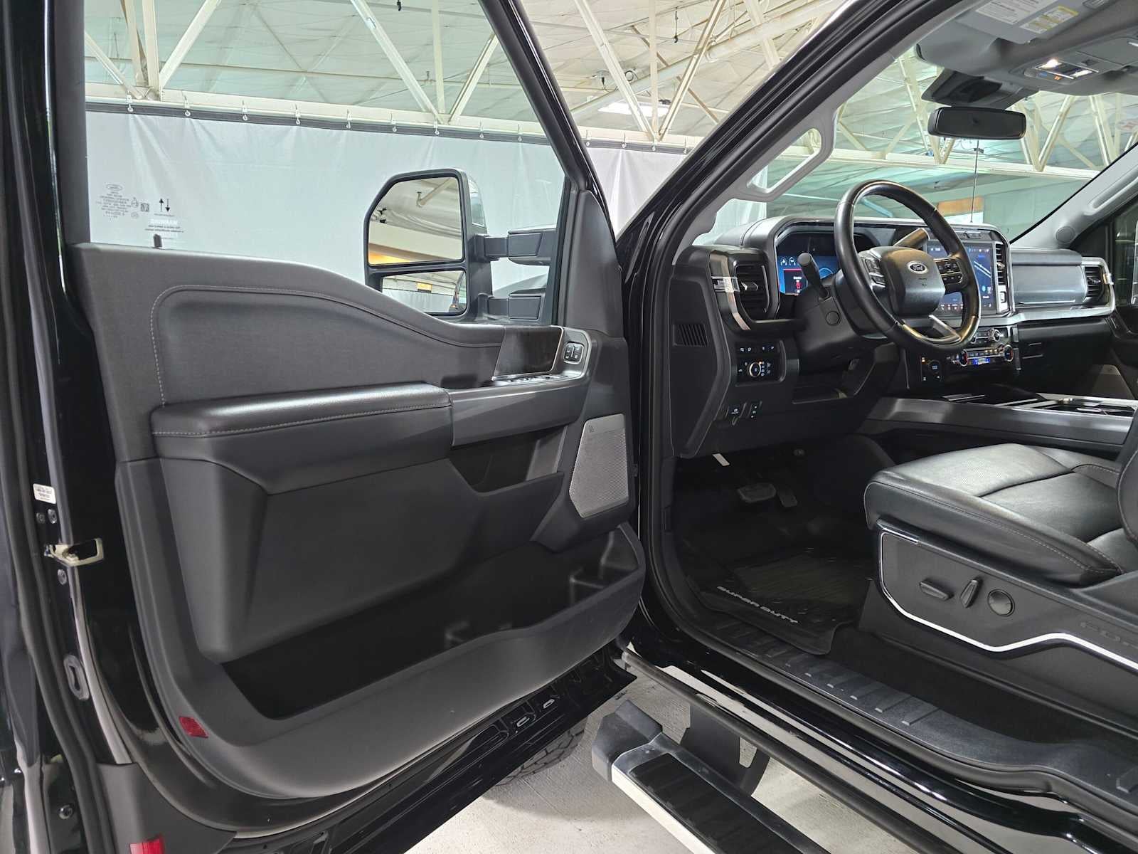 2023 Ford Super Duty F-350 SRW Pickup LARIAT