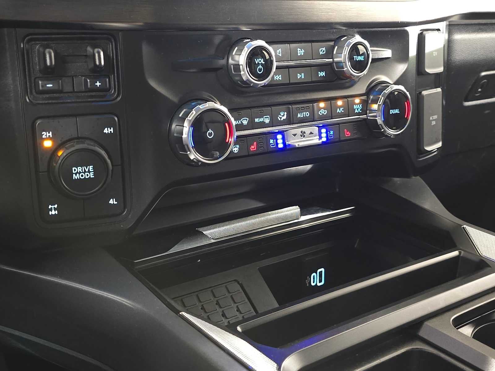 2023 Ford Super Duty F-350 SRW Pickup LARIAT
