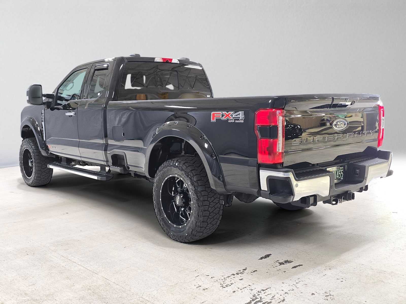 2023 Ford Super Duty F-350 SRW Pickup LARIAT
