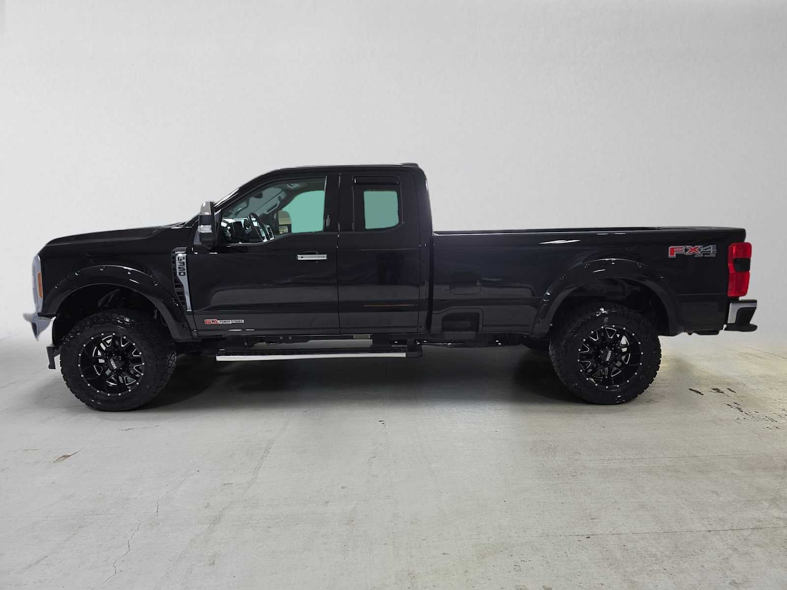 2023 Ford Super Duty F-350 SRW Pickup LARIAT