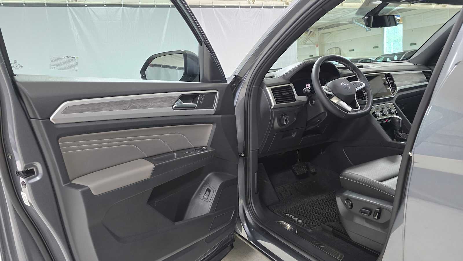 2023 Volkswagen Atlas Cross Sport 2.0T SE w/Technology