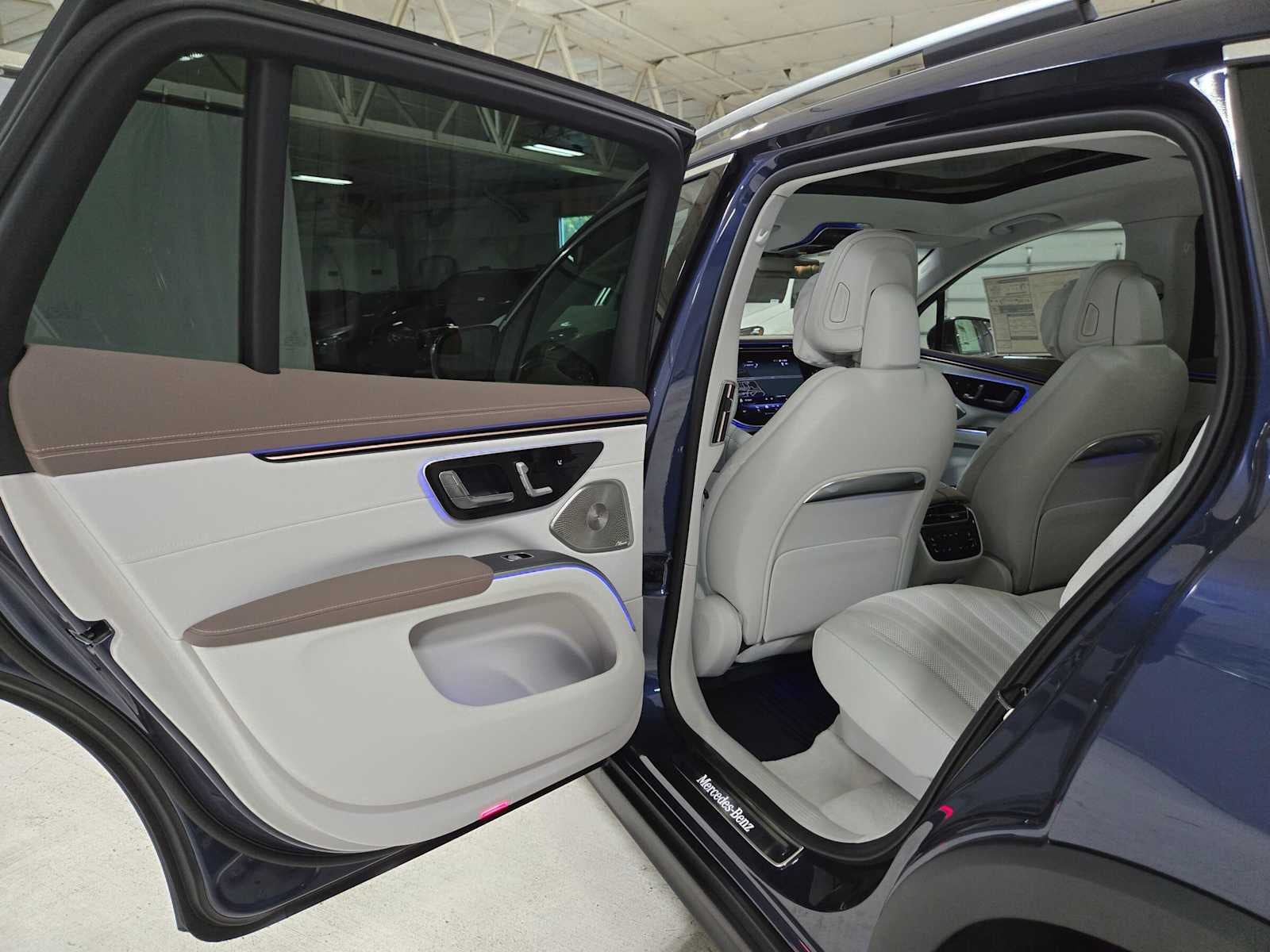 2027 Mercedes-Benz EQS 400 4MATIC® SUV