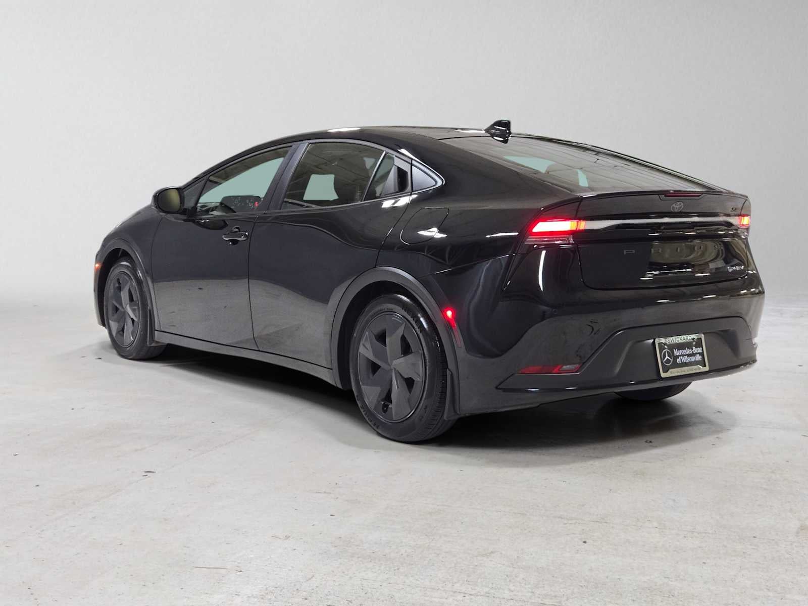 2025 Toyota Prius Plug-In Hybrid SE