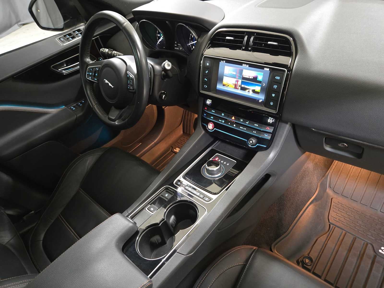 2017 Jaguar F-PACE 35t Prestige