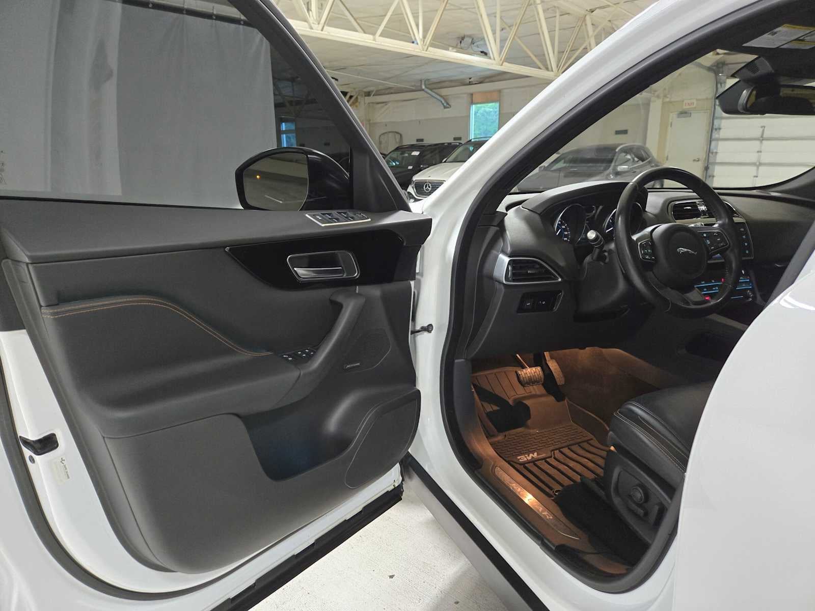 2017 Jaguar F-PACE 35t Prestige
