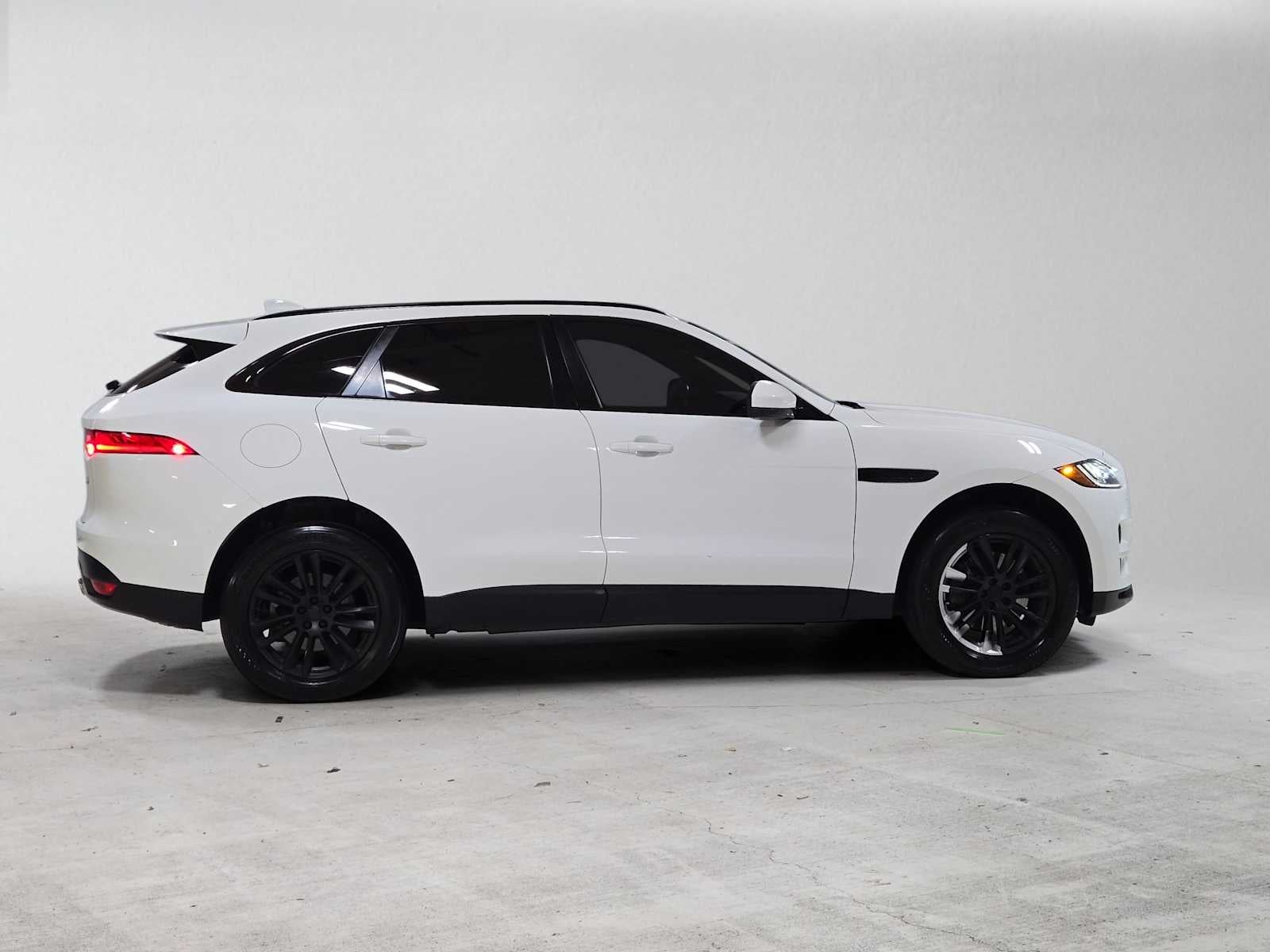 2017 Jaguar F-PACE 35t Prestige