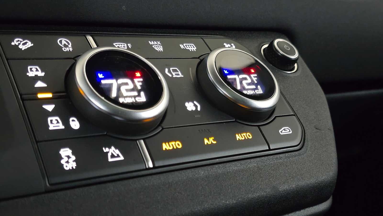 2023 Land Rover Defender X-Dynamic SE