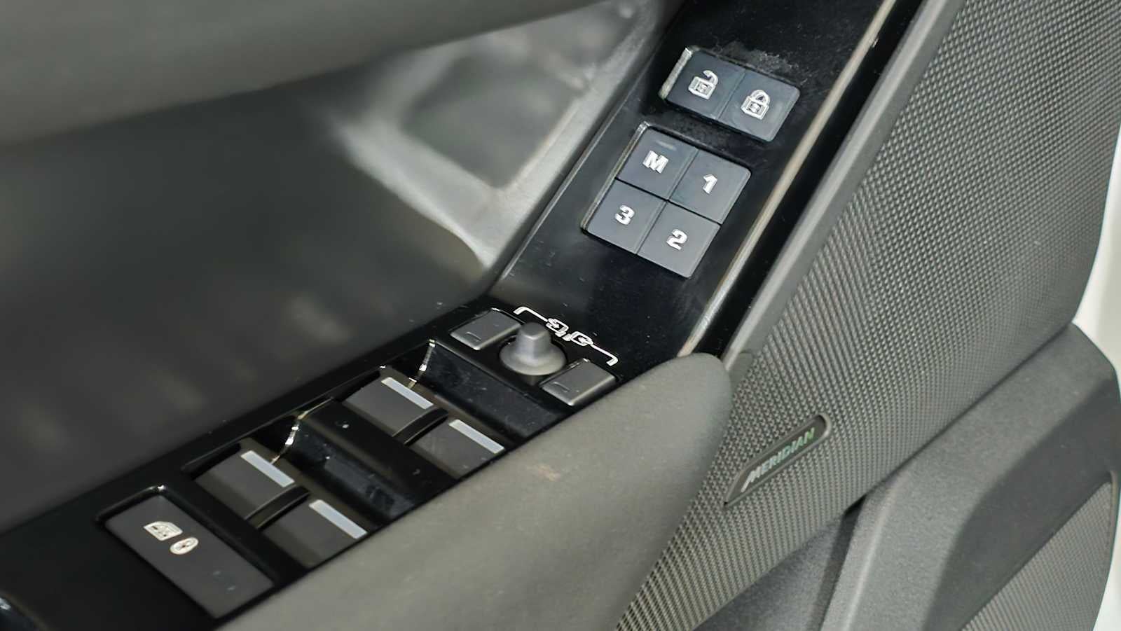 2024 Land Rover Range Rover Velar Dynamic SE