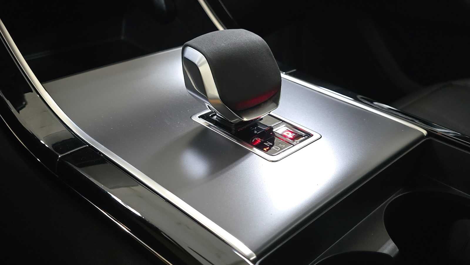 2024 Land Rover Range Rover Velar Dynamic SE