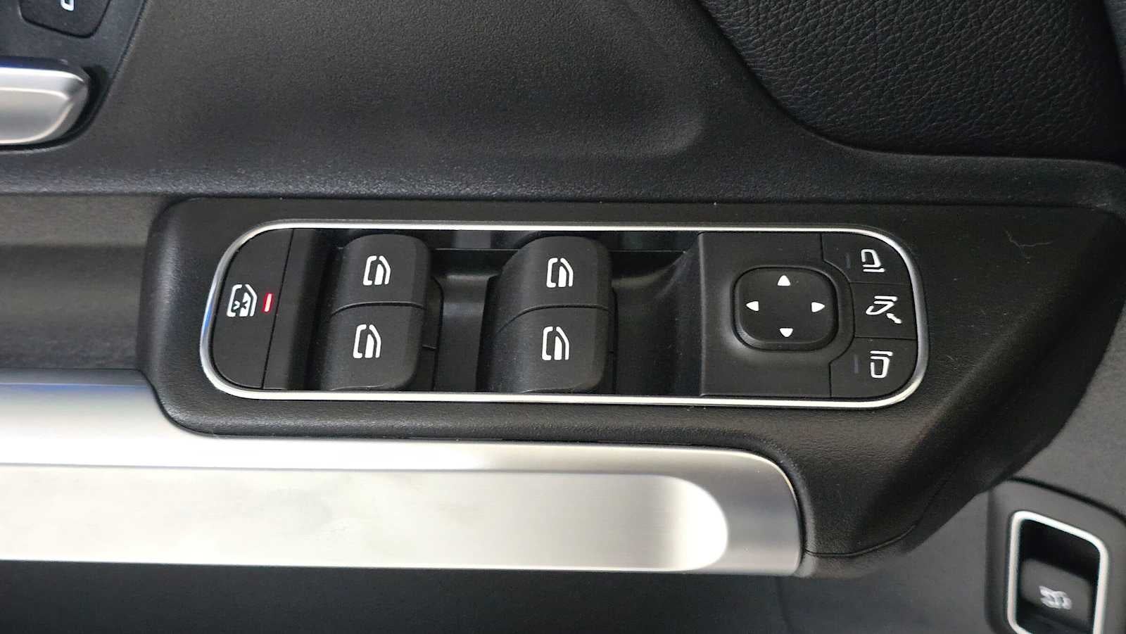 2025 Mercedes-Benz GLB 250 4MATIC® SUV