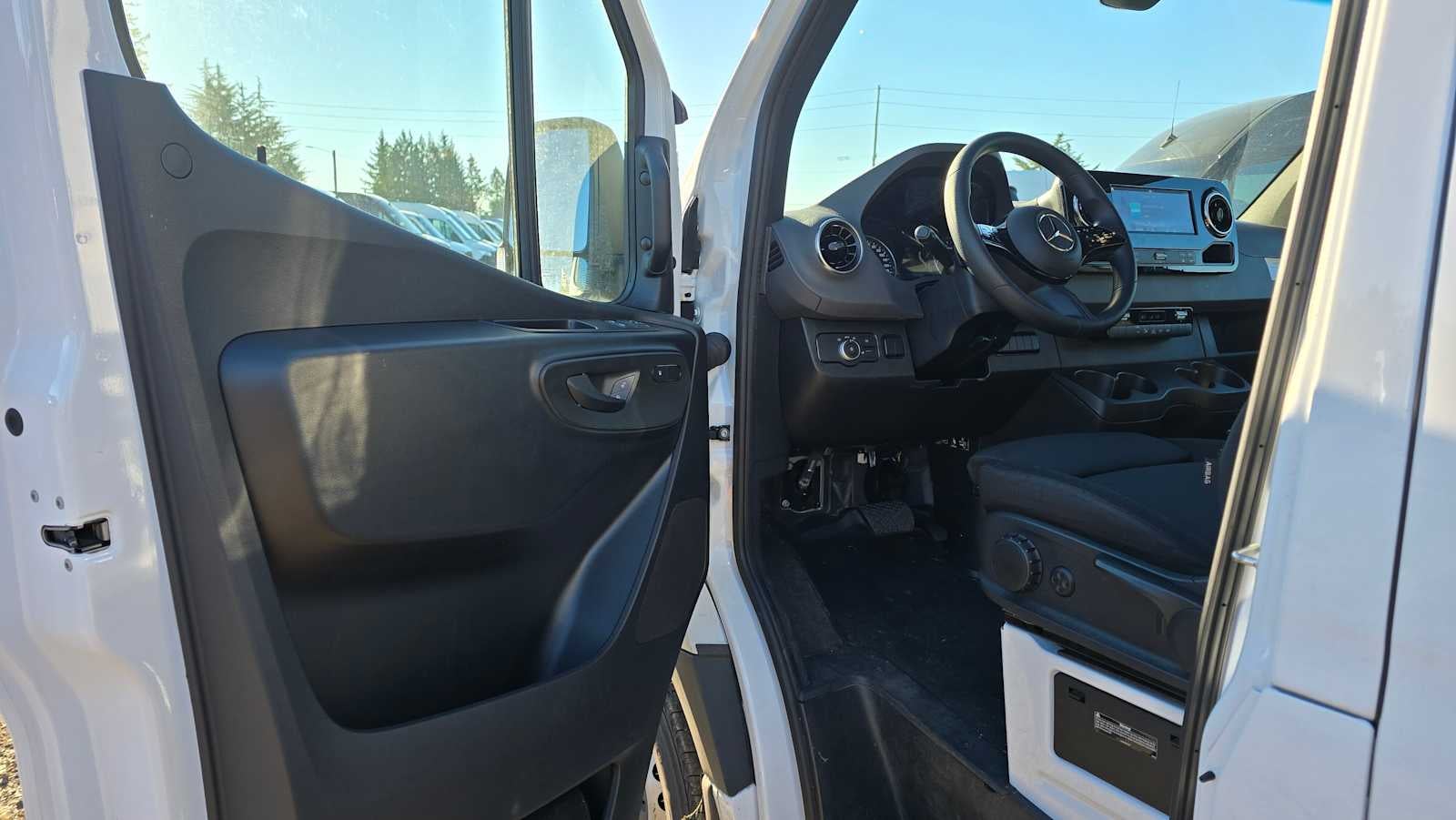 2025 Mercedes-Benz Sprinter 2500 Standard Roof I4 Diesel 144" RWD