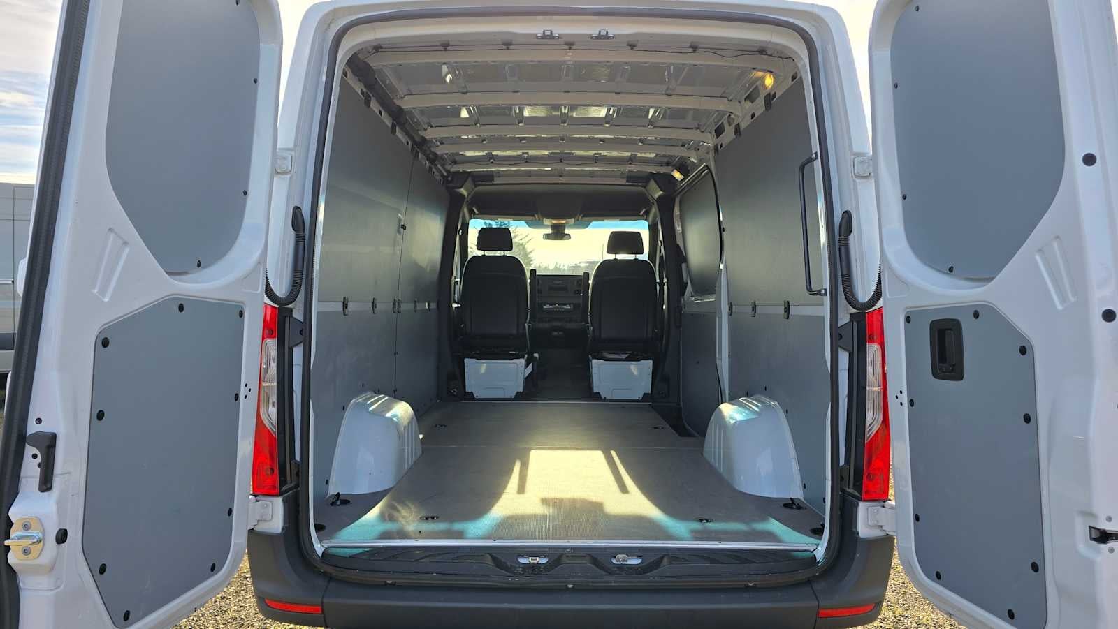2025 Mercedes-Benz Sprinter 2500 Standard Roof I4 Diesel 144" RWD