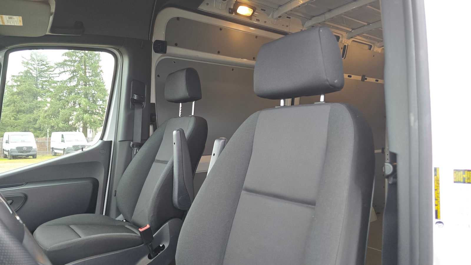 2025 Mercedes-Benz Sprinter 2500 Standard Roof I4 Diesel 144" RWD