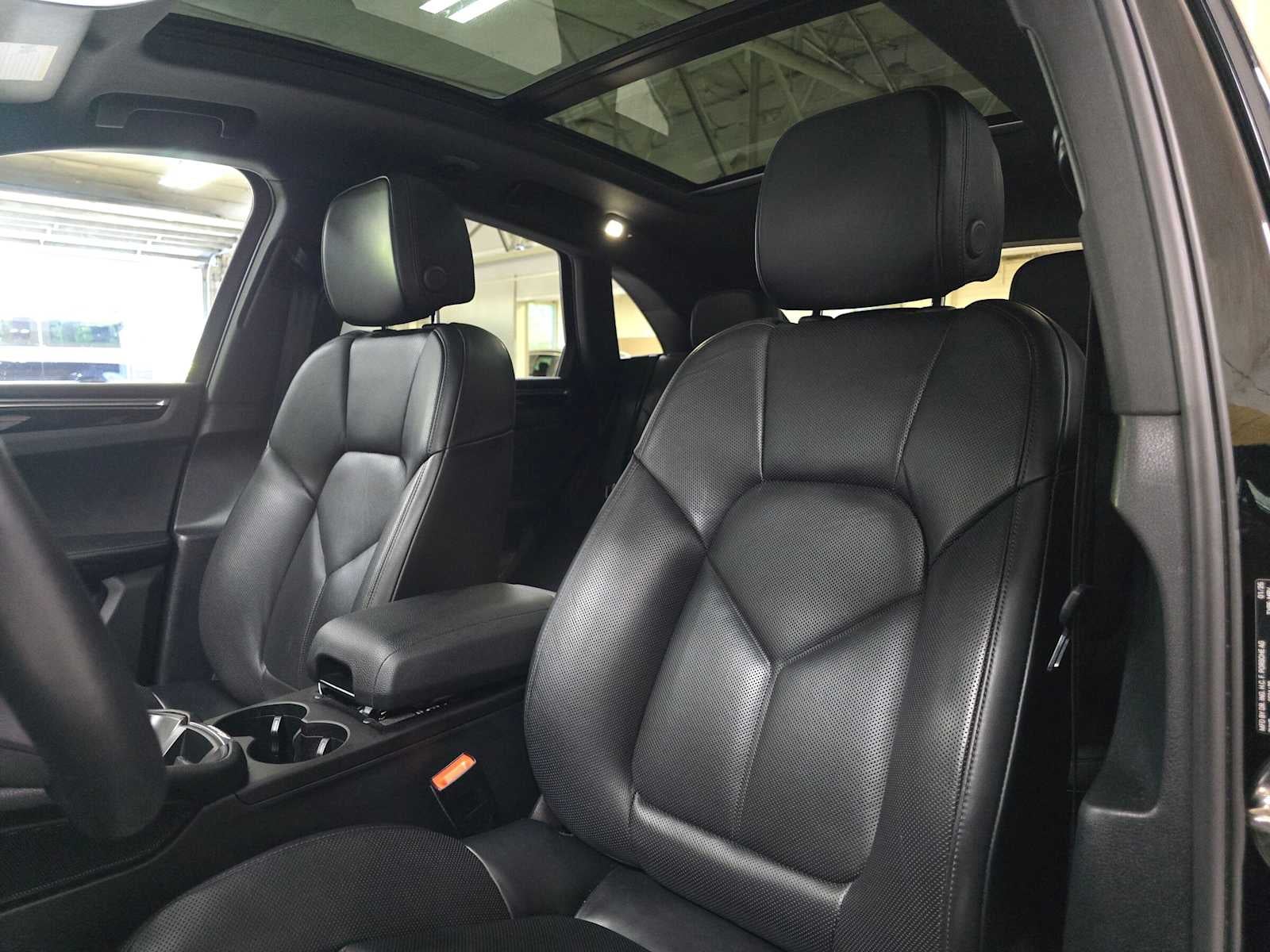 2025 Porsche Macan AWD