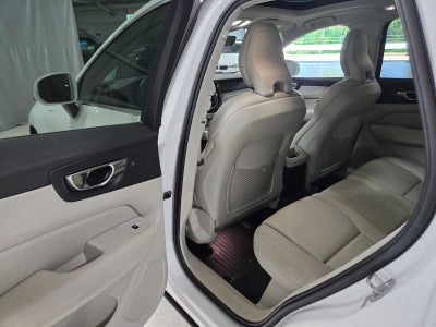 2023 Volvo XC60 Recharge Plug-In Hybrid Plus Bright Theme